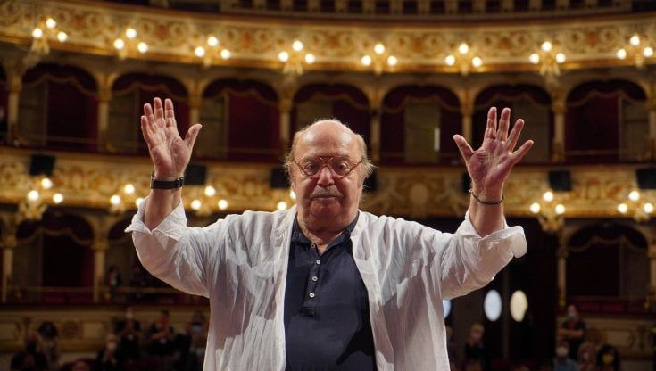 Lino Banfi contro Al Bano: "I giovani vogliono lavorare, la mia Orecchietteria continua ad assumerne"