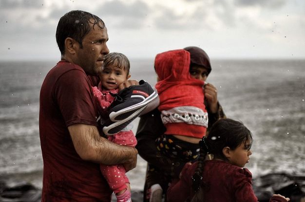 In prima linea per i migranti: gli scatti di Aris Messinis vincono il Visa d'Or