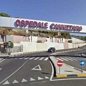 Catania, ferisce i genitori e si barrica in casa: arrestato un ventiquattrenne