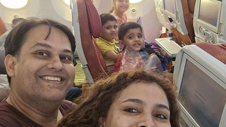 Una famiglia e il loro ultimo selfie, la manager di Harrods: le vittime del disastro aereo in India