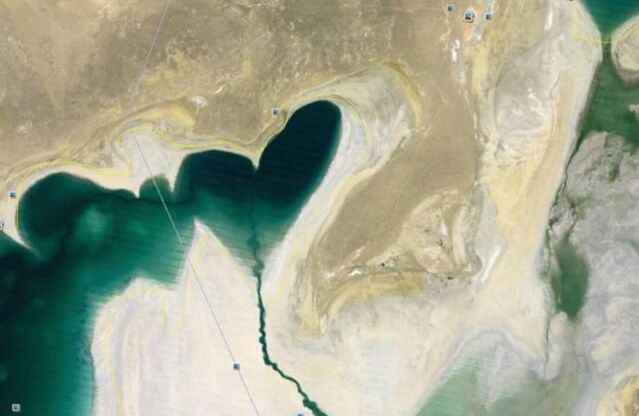 Cuori disegnati da laghi, boschi e mari: il lato romantico della natura
