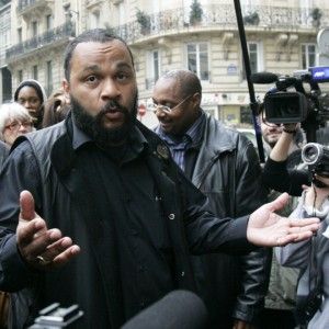 Francia, raid polizia a casa e nel teatro del comico Dieudonn&eacute;