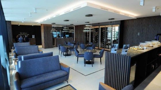 Aeroporto di Bari, inaugurata la sala d'attesa Vip lounge: "Bar e divani: servizi di lusso per chi viaggia"