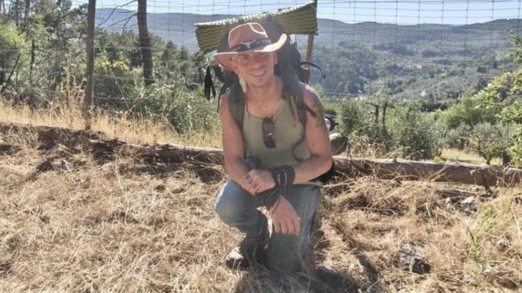 “Facevo il macellaio ma mi sentivo schiavo, ora giro il mondo a piedi e vivo con 5 euro al giorno”
