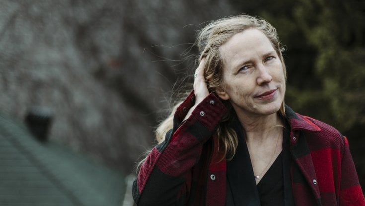 La scrittrice Miriam Toews: "La commedia ci salverà"