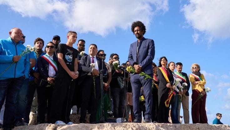 Dallo stilista al cantante: storie di rinascita dopo lo sbarco a Lampedusa