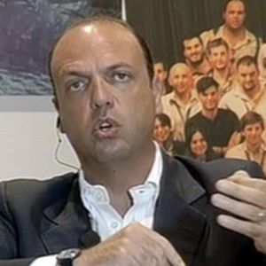 Decadenza, per Alfano partita resta aperta<br />"Berlusconi sostenga comunque il governo"