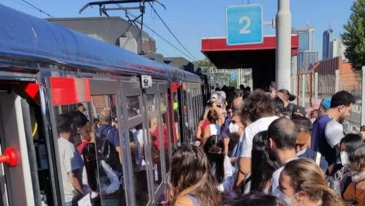 Circum, calvario Napoli-Sorrento ritardi e treni soppressi