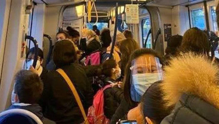 Firenze, 45 steward alle fermate più affollate: il piano anticontagio per bus e tramvie 