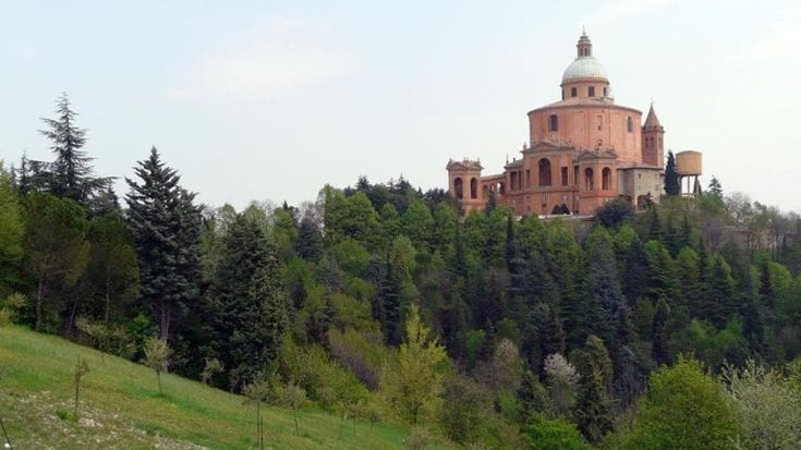 Grazie alla canzone di Cremonini e Carboni, San Luca è diventata di tutti