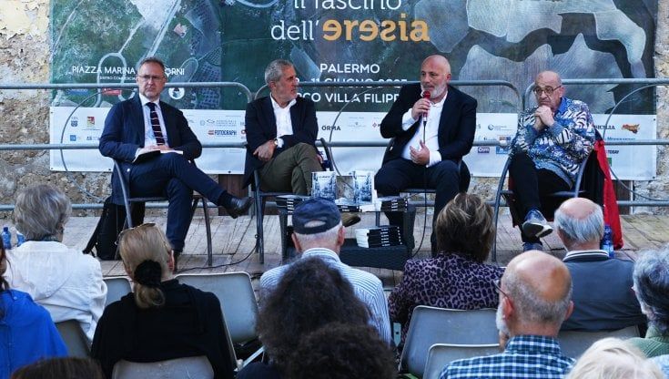 "Lo sbarco" a Una Marina di libri: l'incontro di "Repubblica" su guerra e mafia al festival letterario