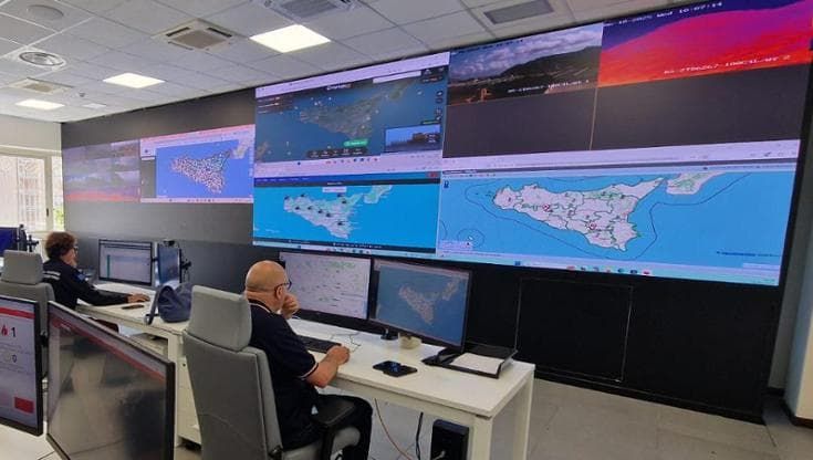 Centrale unica contro gli incendi in Sicilia, ma il personale è avanti con l’età