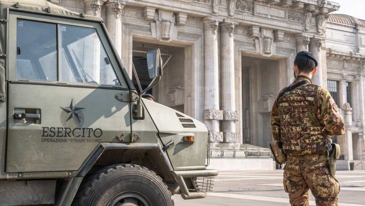 La destra alza l'età per i concorsi nelle forze armate, polizia e carabinieri e prepara un'infornata di assunzioni