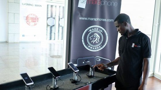 Il Ruanda lancia il primo smartphone completamente "made in Africa"