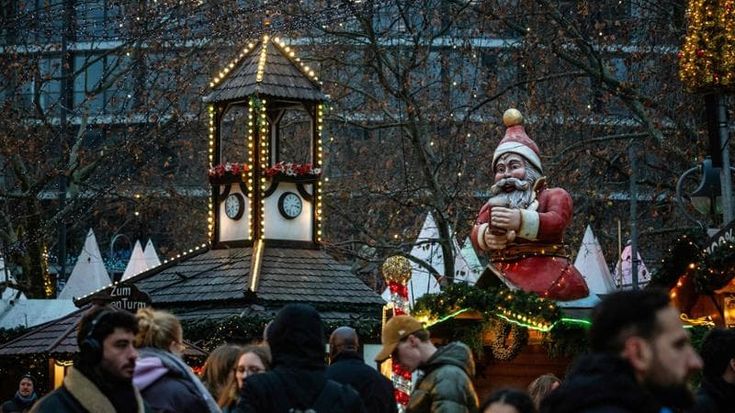 Natale, spesa degli italiani in contrazione: 1 su 2 ha speso meno o uguale rispetto all’anno scorso