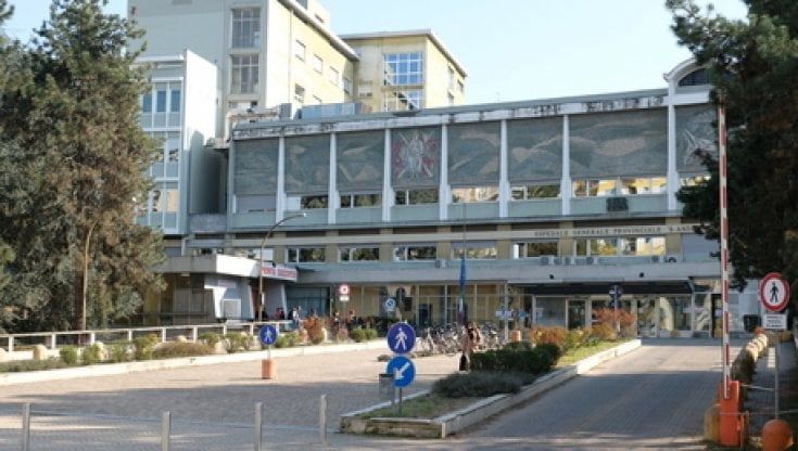 Vercelli, anziana morta cadendo dal letto in ospedale: svolta da un video