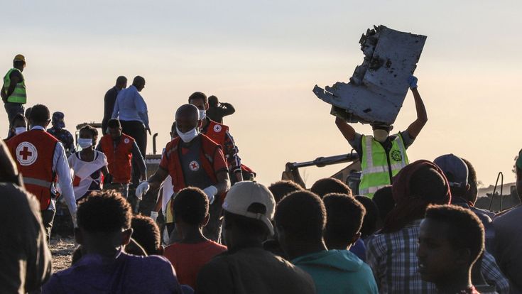 Si schianta un Boeing in Etiopia: 157 vittime, 8 italiani a bordo. L'ipotesi di un difetto tecnico