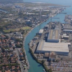 Monfalcone, incidente sul lavoro a Fincantieri: operaio muore schiacciato da un blocco di cemento