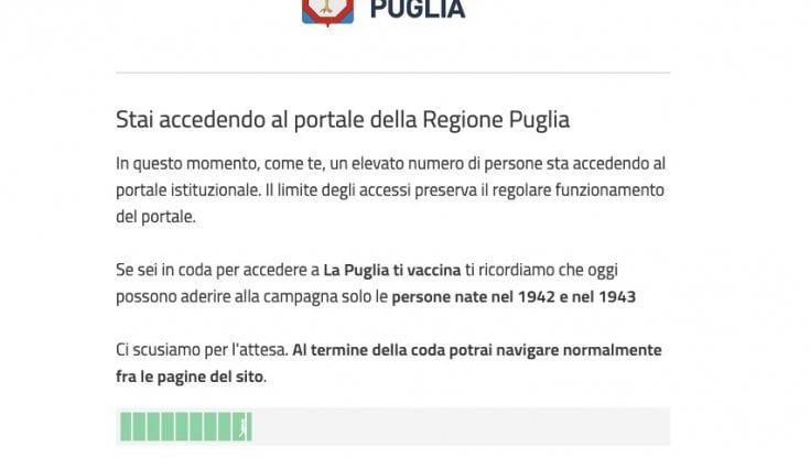 Vaccini, in Puglia preso d'assalto al debutto il sito per le adesioni: 17mila utenti in coda, attese di un'ora. Muto anche il numero verde