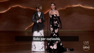 Oscar 2026, sketch Hathaway-Wintour: "Cosa pensi del mio vestito?" E la regina della moda risponde
