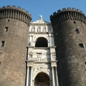 Maschio Angioino, lo storico dell'arte Caglioti: "Bisogna scongiurare lo scempio dell'Arco di Trionfo"