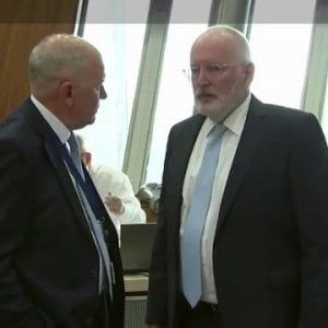 Ue, gaffe di Timmermans: "Non farò campagna molto dura"