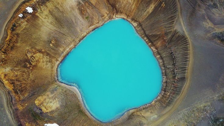 Chiare, calde e dolci acque: ai laghi sta venendo la febbre