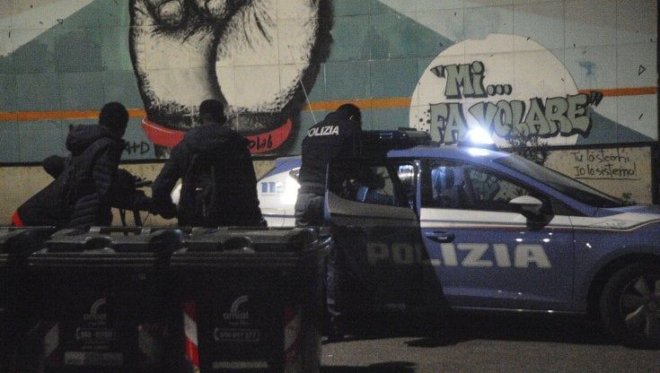 Sparatoria a Mirafiori: un ragazzo è stato gambizzato in via Artom