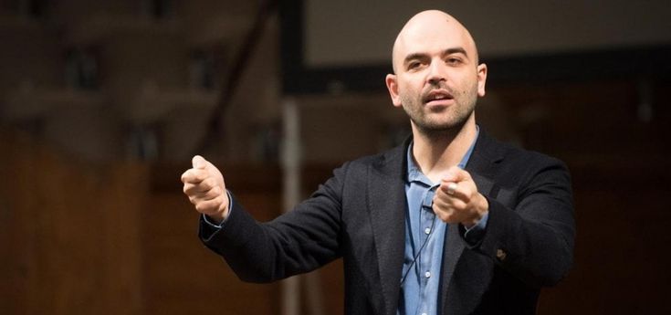 Roberto Saviano conquista 'Amici' con la poesia, l'ascolto è al top