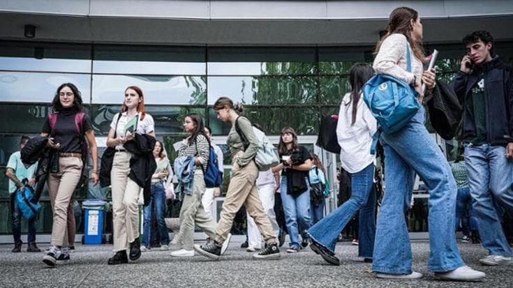 Manca il lavoro, ragazzi via di casa dopo i 30 anni: ecco perché l’Italia è tra le ultime in Europa