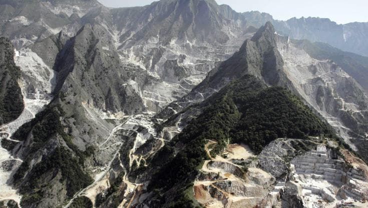 Muore cadendo da un sentiero sulle Alpi Apuane