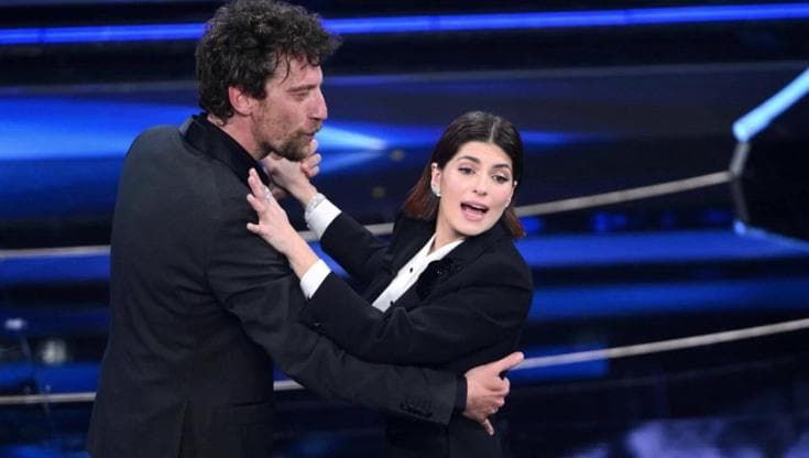 Sanremo 2022, la quarta serata del Festival raccontata dai tweet più esilaranti