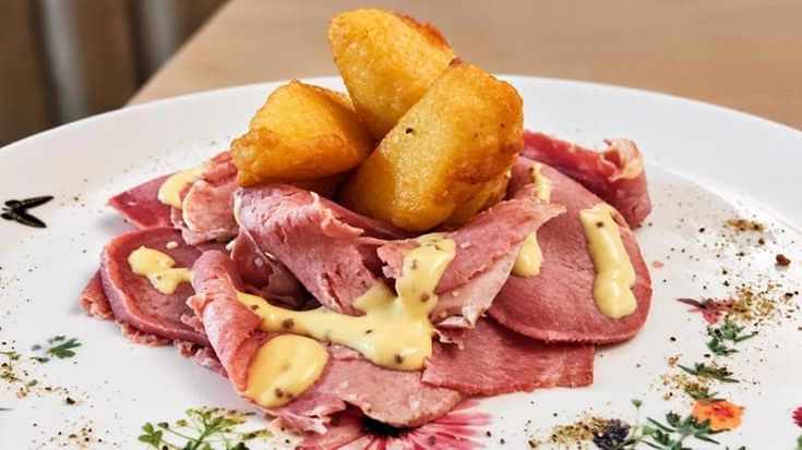 Dal bollito al katsu sando: così a Milano si rimangia la lingua