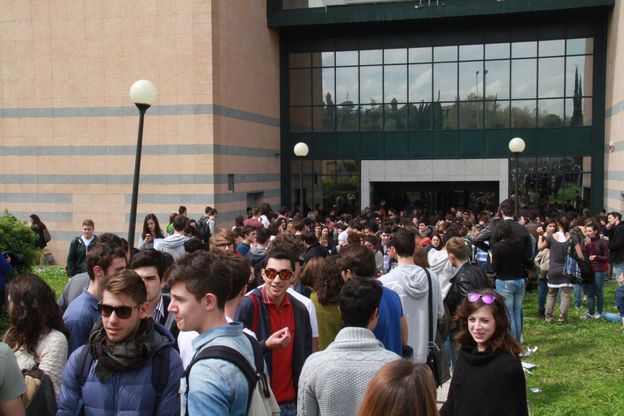Firenze, in duemila per i test di Medicina