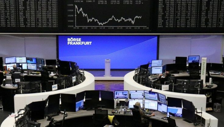 Le Borse di oggi, 26 novembre. I listini si adagiano sui massimi. Asta Bot, tassi ancora in calo