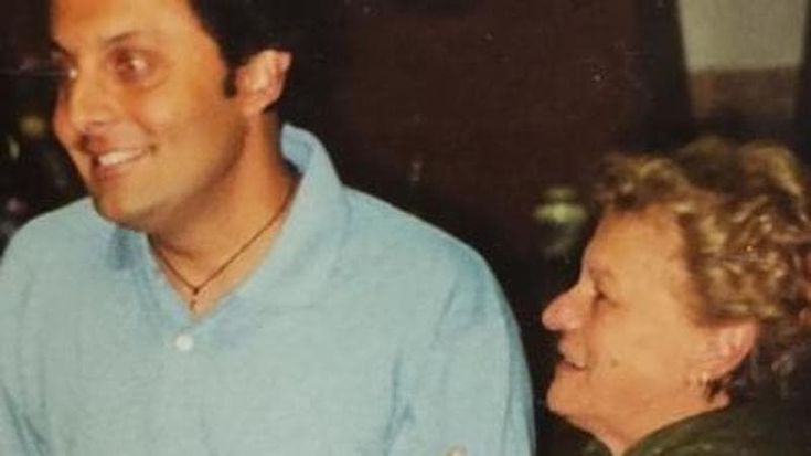 Enrico Brignano, la dedica alla mamma: “Ora veglia su di noi”