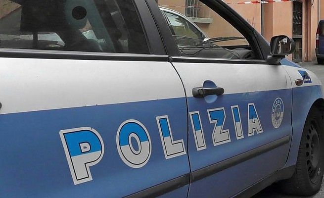 Molotov nel giardino di una casa<br />non esplode: spenta dalla pioggia