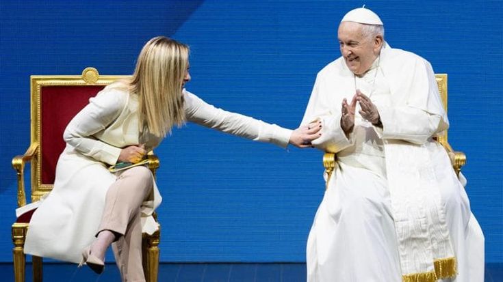 Il Papa fa il bis, Meloni no. E anche i ministri disertano la convention sulla natalità