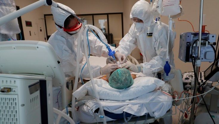 Covid, gli anestesisti: "Serviva una stretta in tempo, per invertire la rotta prima di Natale"