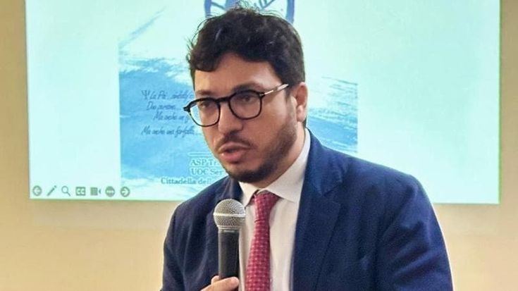 Il manager abbandona la barricata nel silenzio dei meloniani