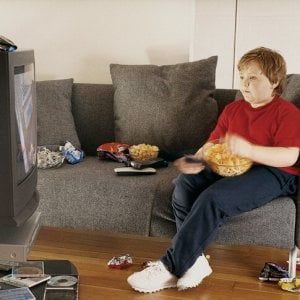 Contro l'obesità, la Francia prepara una tassa sul cibo-spazzatura