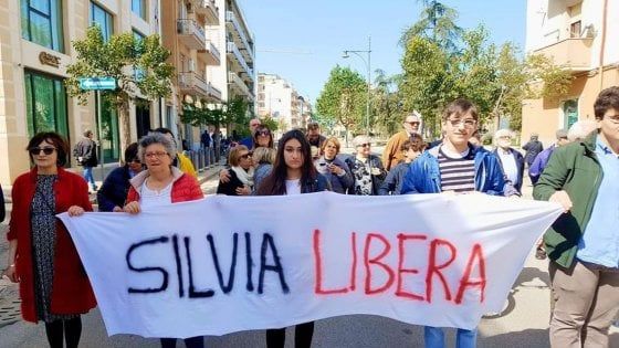Potenza, il corteo del 25 aprile chiede la liberazione di Silvia Romano