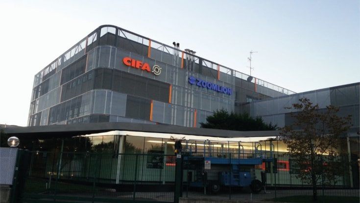 Operaio colpito da un telaio che si stacca dal soffitto. "In quella ditta già altri gravi infortuni"