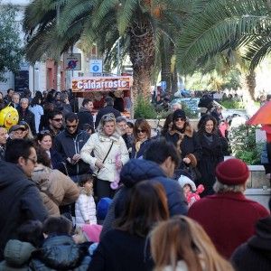 Natale &egrave; digitale,6 italiani su dieci compreranno tecnologia. Vince lo smartphone, cresce l'ebook