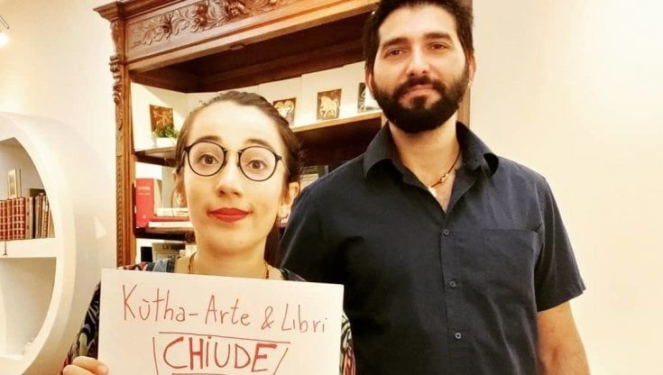 Firenze, chiude la libreria Kùtha: "L'affitto da pagare e nessun evento, non ce la facciamo più"
