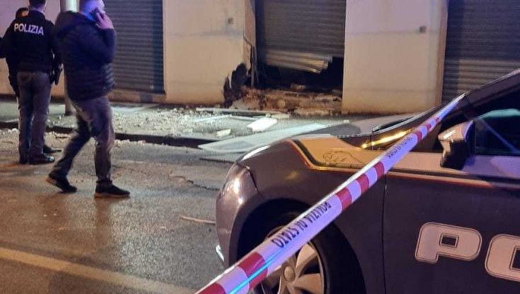 Napoli, boato ai Colli Aminei: danneggiato un negozio di caldaie