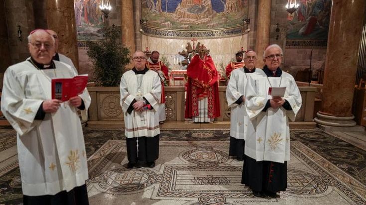 Gerusalemme, messe in diretta dai luoghi santi. Il Patriarcato: “Questioni risolte con le autorità”