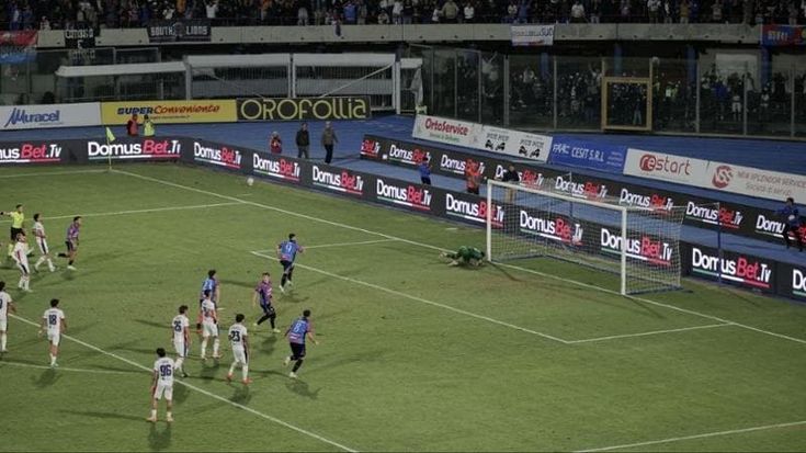 Il Catania batte il Crotone, il Massimino esulta