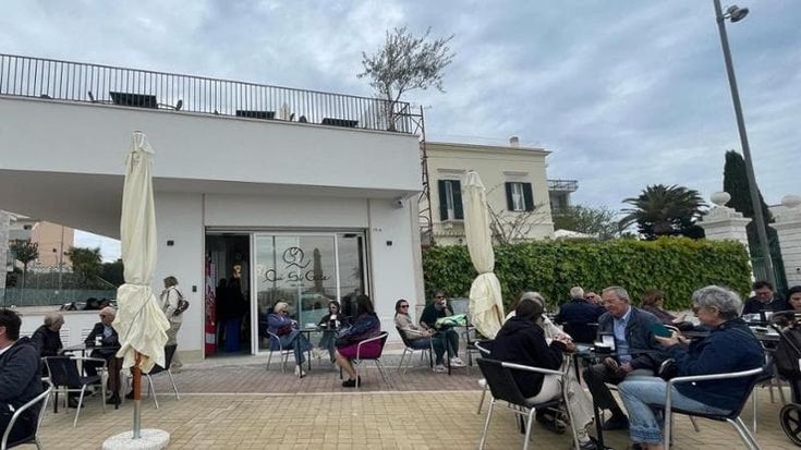 Nessuna irregolarità nel restyling di “Qui si gode”, lo storico bar vince la causa contro una vicina