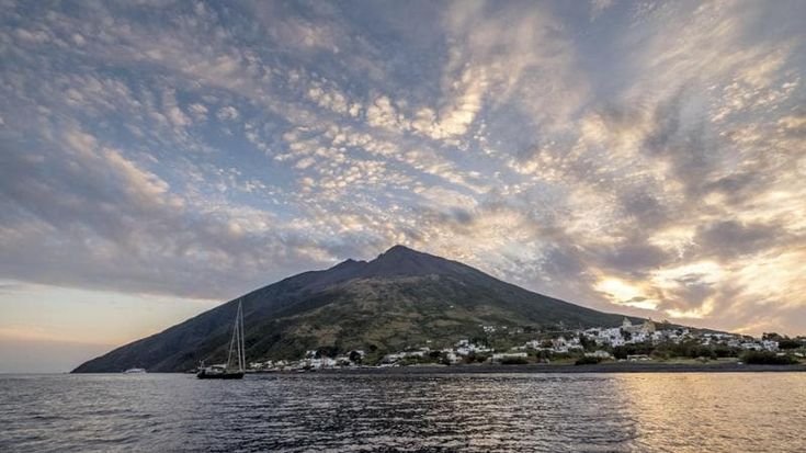 Per il “Guardian” Stromboli è fra le sei mete soleggiate dove rifugiarsi nel Sud Europa d’inverno